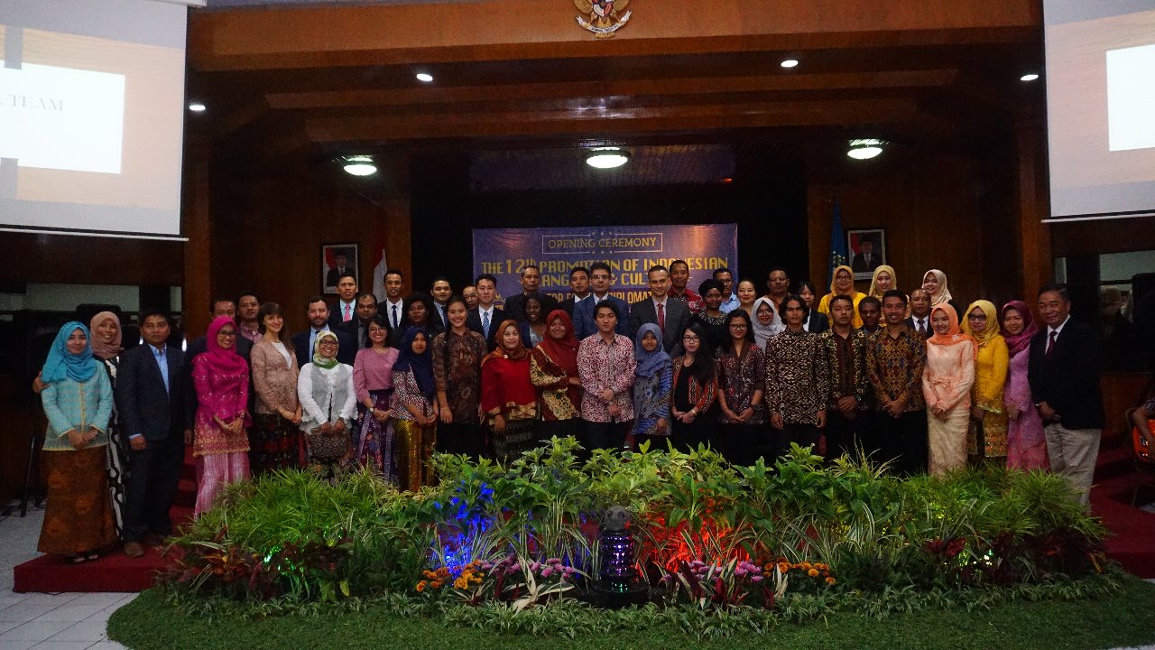 Foreign diplomats take pictures with Rector of UMM at the opening of the 12th Promotion to Indonesian